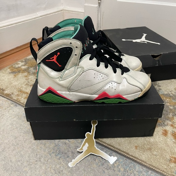 Youth Size 7.5 (Euro Sz 40.5) Jordan 7 Retro GS Sneakers Verde/White/Red/Green - Picture 9 of 16